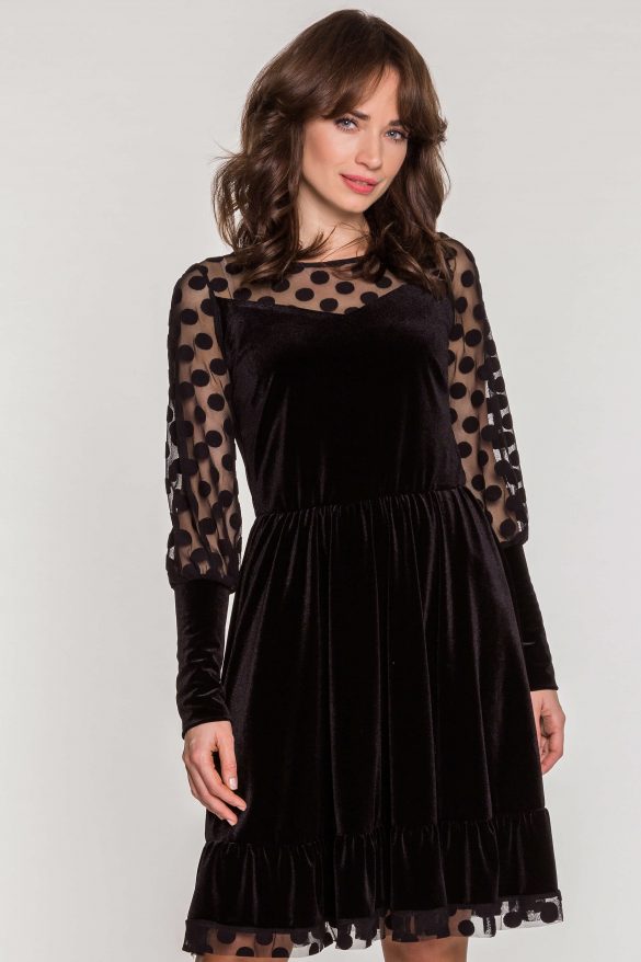 Dodatki do czarnej sukienki na wesele – jak ożywić czarną sukienkę?
