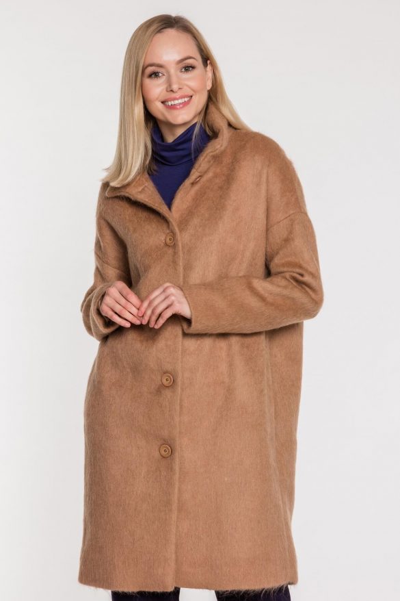 Płaszcz oversize – jak nosić, by nie zaburzyć proporcji sylwetki