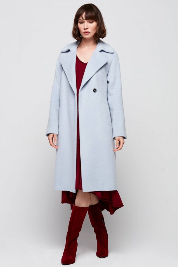 Pastelowe płaszcze i kurtki – modna alternatywa dla czerni