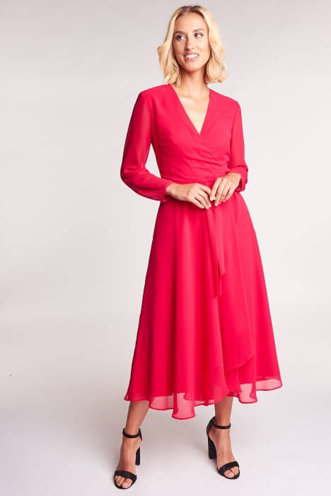 Sukienka kopertowa – idealny model dla kobiet z dużym biustem