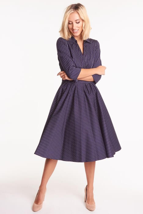 Sukienka kopertowa – idealny model dla kobiet z dużym biustem
