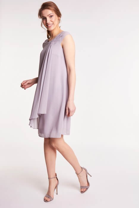 Elegancka sukienka szyfonowa – kreacja na każdą okazję